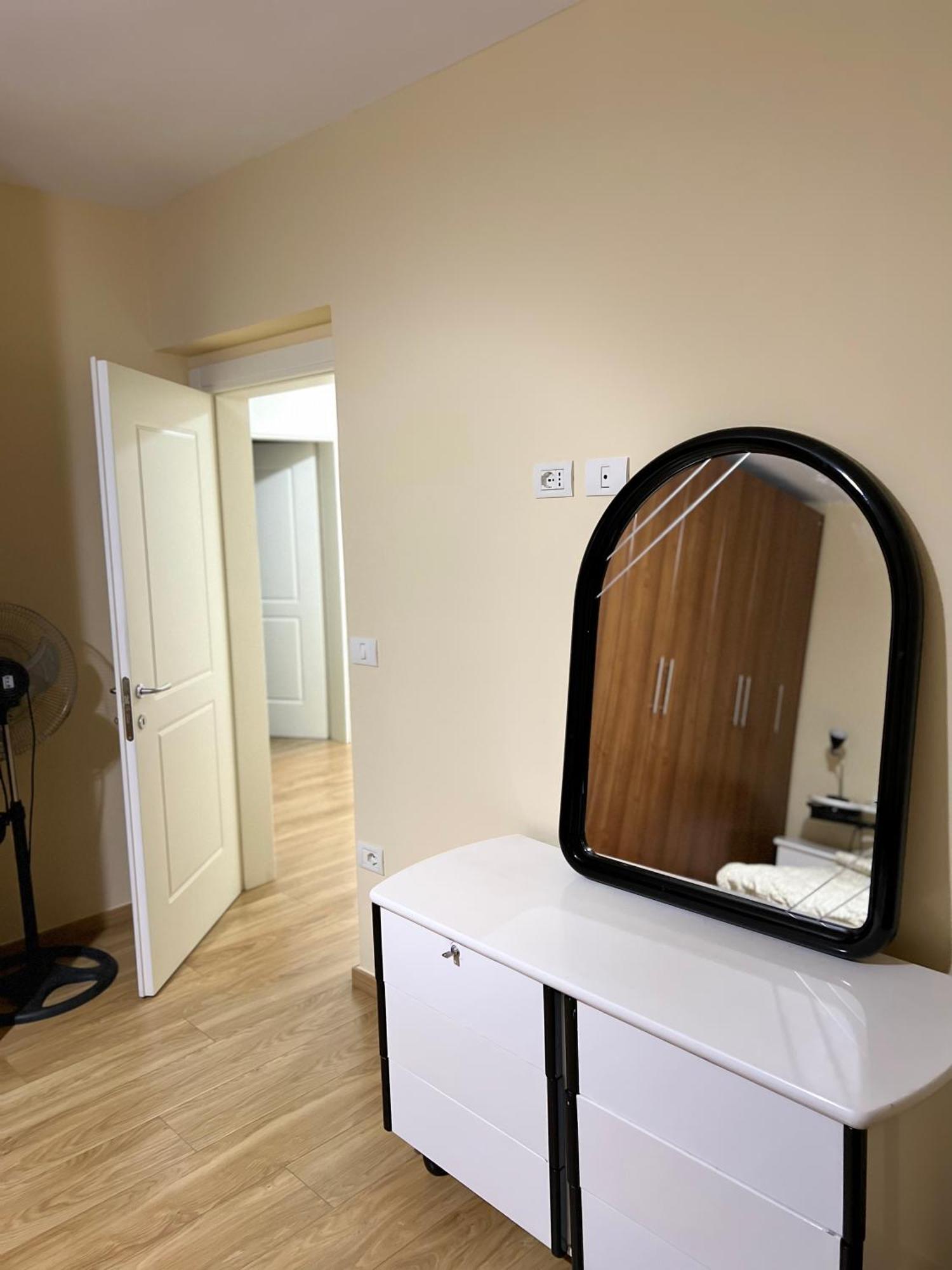 Skanderbeg Square Apartment Тирана Экстерьер фото